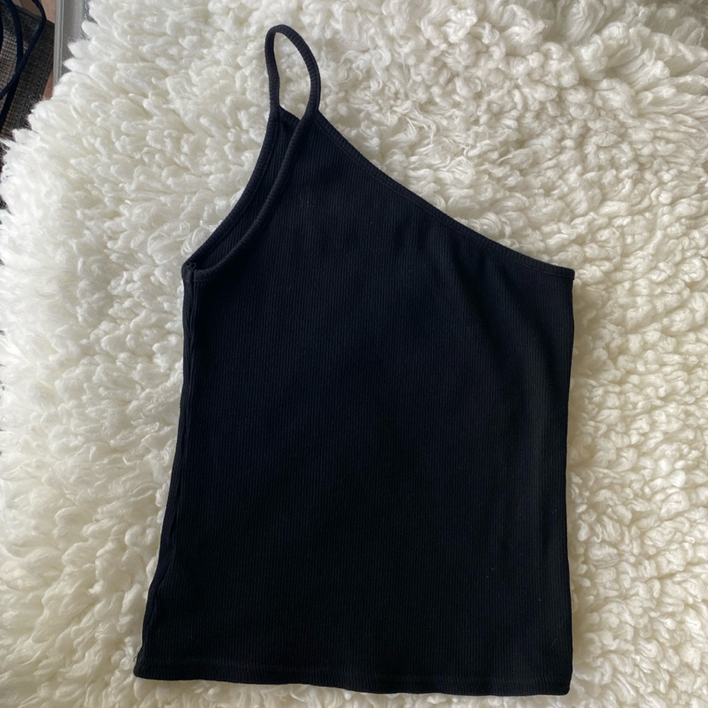 Adika One Shoulder Lightly Ribbed Black Sleeveless Top